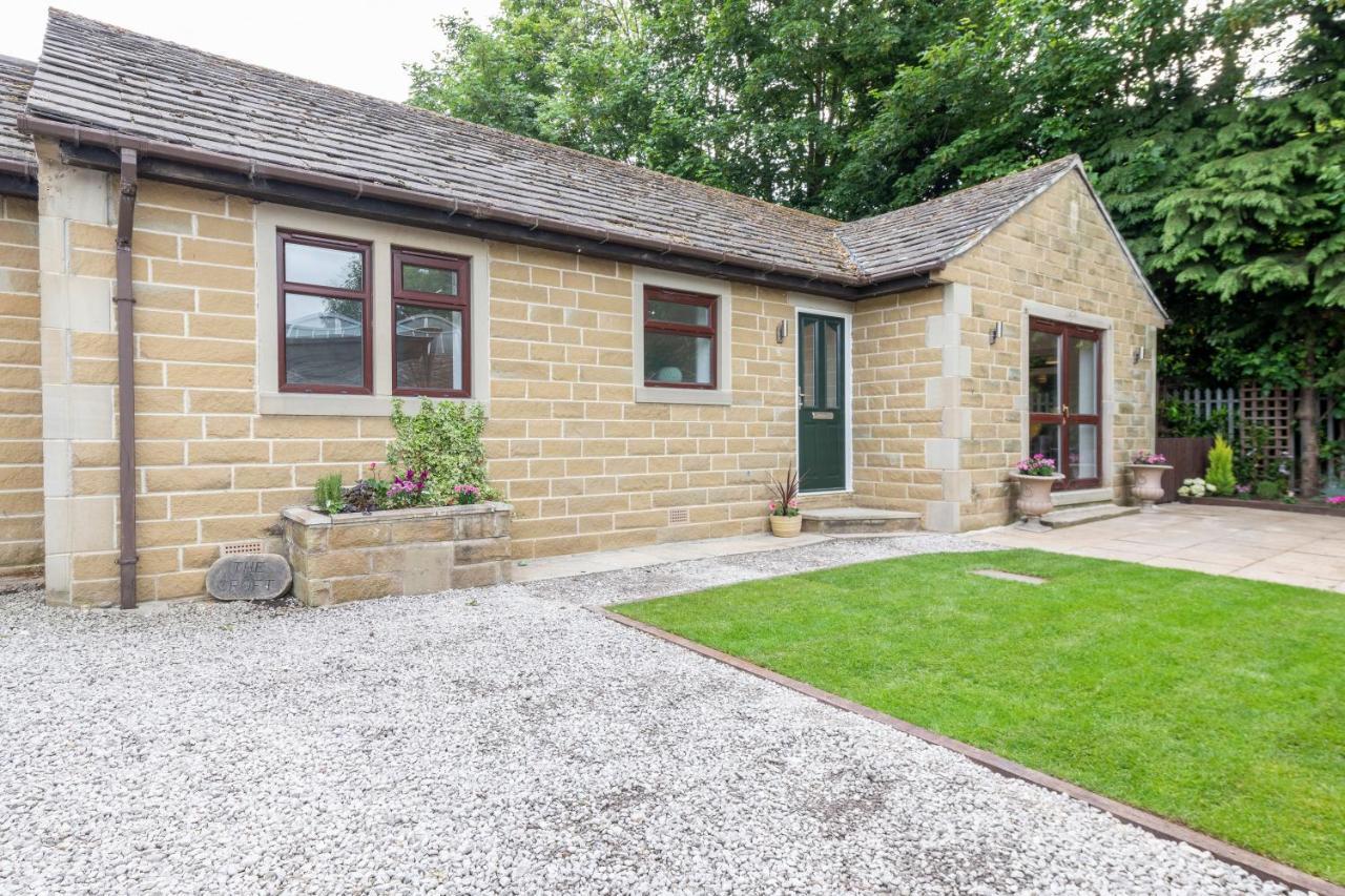 Large 2-Bedroom Bungalow Near Airedale Hospital, Keighley, Convenient Location With Parking Steeton Exterior photo